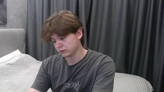 Snapshot of W_N_G_S chatting on October 6, 2025, 9:34 pm W N G S online show from October 6, 2025, 9:34 pm