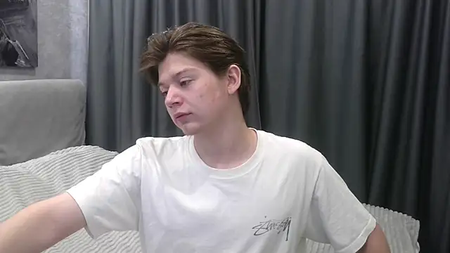 Snapshot of W_N_G_S chatting on October 8, 2025, 5:05 am W N G S online show from October 8, 2025, 5:05 am