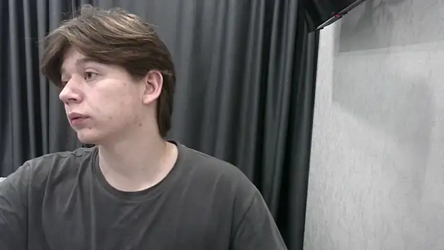 Snapshot of W_N_G_S chatting on October 13, 2025, 9:37 pm W N G S online show from October 13, 2025, 9:37 pm