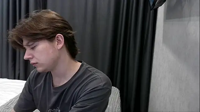 Snapshot of W_N_G_S chatting on October 21, 2025, 10:43 pm W N G S online show from October 21, 2025, 10:43 pm