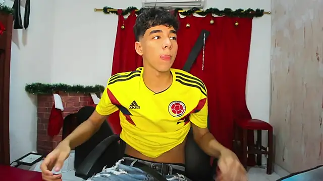 Snapshot of Harry_LatinBoy chatting on December 11, 2024, 7:57 pm Harry LatinBoy online show from December 11, 2024, 7:57 pm