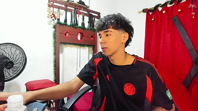 Snapshot of Harry_LatinBoy chatting on December 16, 2024, 10:34 pm Harry LatinBoy online show from December 16, 2024, 10:34 pm