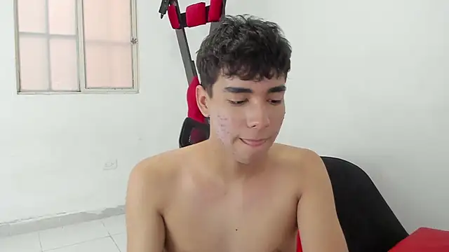 Snapshot of Harry_LatinBoy chatting on March 3, 2025, 10:31 pm Harry LatinBoy online show from March 3, 2025, 10:31 pm