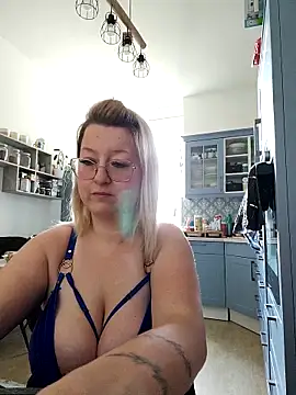 Snapshot of Lillyloo_ chatting on March 10, 2025, 11:21 am Lillyloo online show from March 10, 2025, 11:21 am