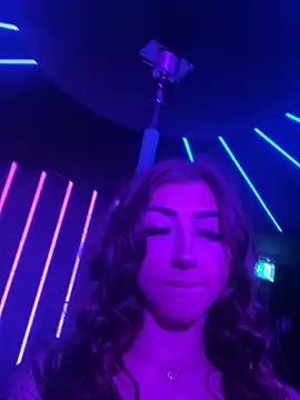 Snapshot of badlills201 chatting on February 19, 2025, 9:47 pm badlills201 online show from February 19, 2025, 9:47 pm