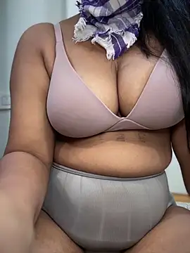 Snapshot of stylishpooja chatting on September 15, 2025, 5:13 pm stylishpooja online show from September 15, 2025, 5:13 pm