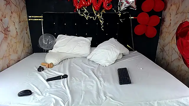 AmandaRobers online show from February 17, 2025, 8:58 pm