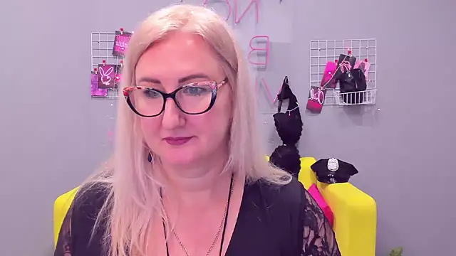 Snapshot of ChristyBrooks chatting on December 30, 2024, 4:40 pm ChristyBrooks online show from December 30, 2024, 4:40 pm