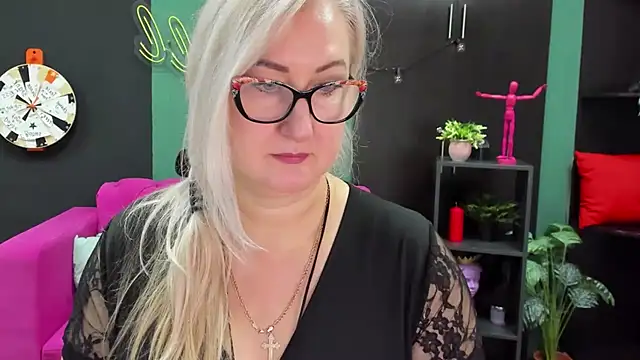 Snapshot of ChristyBrooks chatting on January 3, 2025, 10:41 am ChristyBrooks online show from January 3, 2025, 10:41 am