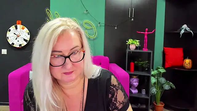 Snapshot of ChristyBrooks chatting on January 3, 2025, 1:47 pm ChristyBrooks online show from January 3, 2025, 1:47 pm