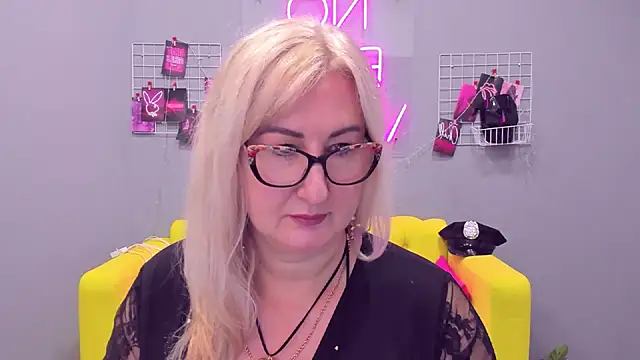 Snapshot of ChristyBrooks chatting on January 8, 2025, 6:20 pm ChristyBrooks online show from January 8, 2025, 6:20 pm