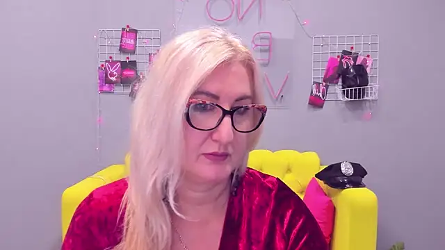 Snapshot of ChristyBrooks chatting on January 9, 2025, 3:55 pm ChristyBrooks online show from January 9, 2025, 3:55 pm