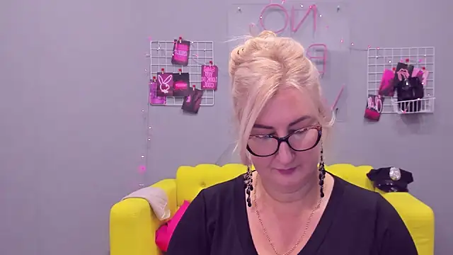 Snapshot of ChristyBrooks chatting on January 14, 2025, 12:14 pm ChristyBrooks online show from January 14, 2025, 12:14 pm