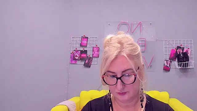 Snapshot of ChristyBrooks chatting on January 14, 2025, 3:15 pm ChristyBrooks online show from January 14, 2025, 3:15 pm