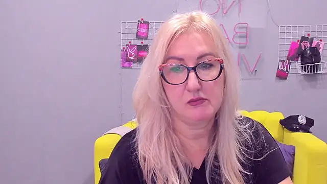 Snapshot of ChristyBrooks chatting on January 17, 2025, 12:10 pm ChristyBrooks online show from January 17, 2025, 12:10 pm
