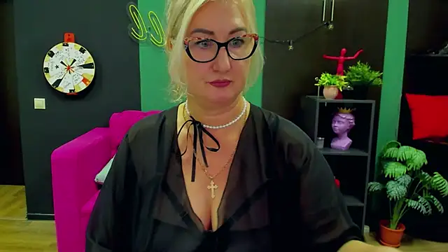 Snapshot of ChristyBrooks chatting on February 3, 2025, 3:17 pm ChristyBrooks online show from February 3, 2025, 3:17 pm