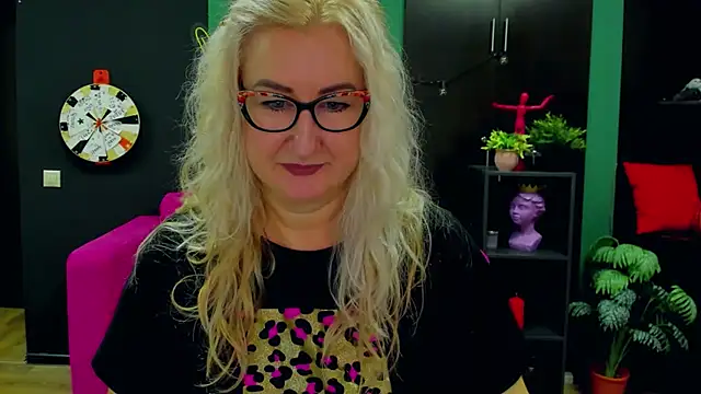 Snapshot of ChristyBrooks chatting on February 4, 2025, 12:11 pm ChristyBrooks online show from February 4, 2025, 12:11 pm