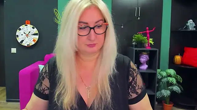 Snapshot of ChristyBrooks chatting on February 19, 2025, 12:11 pm ChristyBrooks online show from February 19, 2025, 12:11 pm