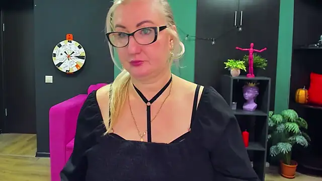 Snapshot of ChristyBrooks chatting on February 28, 2025, 1:14 pm ChristyBrooks online show from February 28, 2025, 1:14 pm
