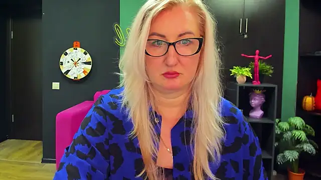 Snapshot of ChristyBrooks chatting on March 3, 2025, 3:20 pm ChristyBrooks online show from March 3, 2025, 3:20 pm