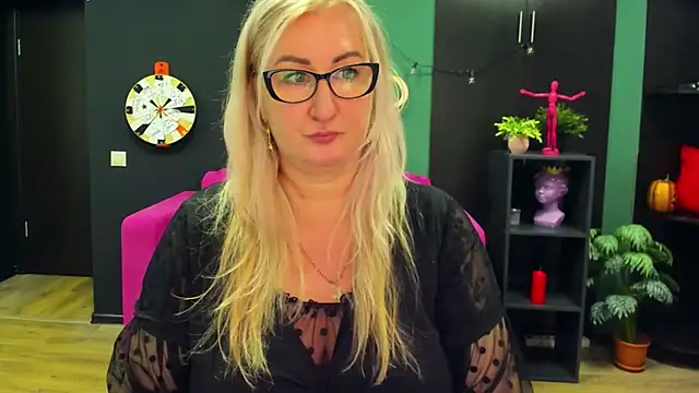 Snapshot of ChristyBrooks chatting on March 5, 2025, 7:38 pm ChristyBrooks online show from March 5, 2025, 7:38 pm