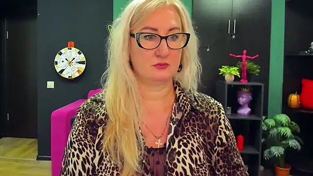 Snapshot of ChristyBrooks chatting on March 6, 2025, 4:17 pm ChristyBrooks online show from March 6, 2025, 4:17 pm