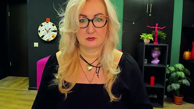 Snapshot of ChristyBrooks chatting on March 7, 2025, 1:18 pm ChristyBrooks online show from March 7, 2025, 1:18 pm