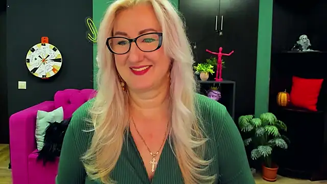 Snapshot of ChristyBrooks chatting on March 10, 2025, 3:09 pm ChristyBrooks online show from March 10, 2025, 3:09 pm