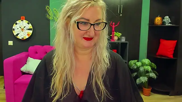 Snapshot of ChristyBrooks chatting on March 19, 2025, 6:44 pm ChristyBrooks online show from March 19, 2025, 6:44 pm