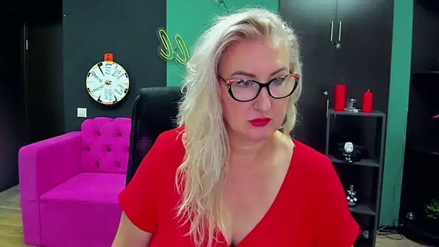 Snapshot of ChristyBrooks chatting on September 24, 2025, 1:25 pm ChristyBrooks online show from September 24, 2025, 1:25 pm