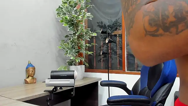 Snapshot of Robin_Rief chatting on January 14, 2025, 3:53 am Robin Rief online show from January 14, 2025, 3:53 am