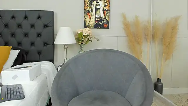 Snapshot of Robin_Rief chatting on February 24, 2025, 3:44 am Robin Rief online show from February 24, 2025, 3:44 am