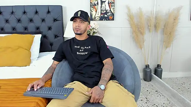 Snapshot of Robin_Rief chatting on February 26, 2025, 3:21 am Robin Rief online show from February 26, 2025, 3:21 am