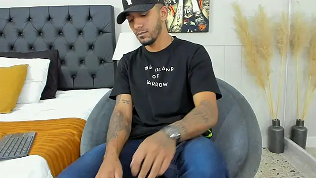 Snapshot of Robin_Rief chatting on February 28, 2025, 3:26 am Robin Rief online show from February 28, 2025, 3:26 am