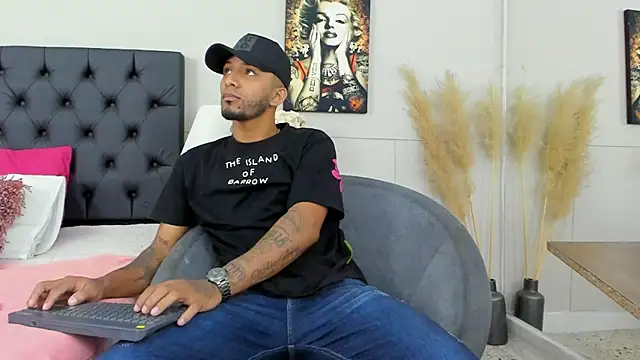 Snapshot of Robin_Rief chatting on March 9, 2025, 3:22 am Robin Rief online show from March 9, 2025, 3:22 am