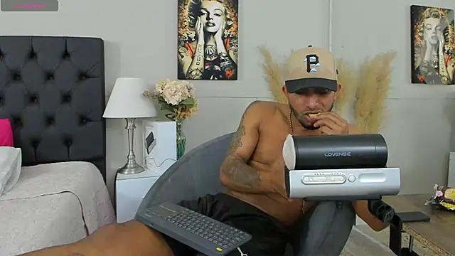 Snapshot of Robin_Rief chatting on March 12, 2025, 6:18 am Robin Rief online show from March 12, 2025, 6:18 am