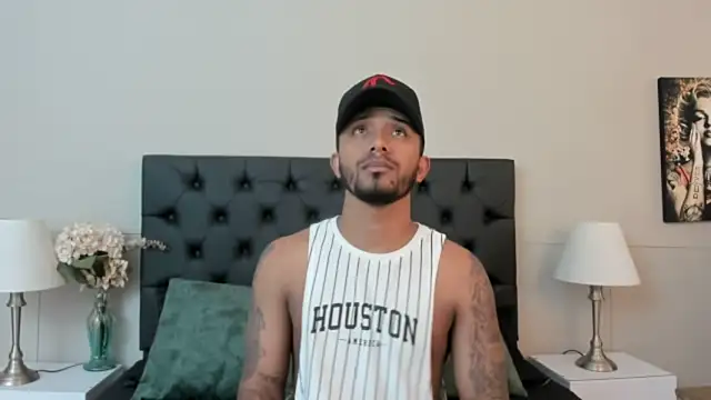 Snapshot of Robin_Rief chatting on September 18, 2025, 3:30 am Robin Rief online show from September 18, 2025, 3:30 am