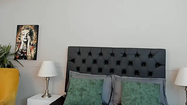 Snapshot of Robin_Rief chatting on October 18, 2025, 3:42 am Robin Rief online show from October 18, 2025, 3:42 am