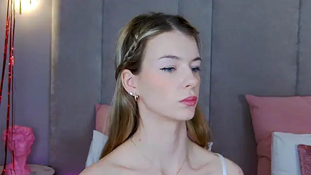 Snapshot of MeganMour chatting on February 16, 2025, 7:38 pm MeganMour online show from February 16, 2025, 7:38 pm