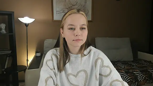 Snapshot of FalineDowlen chatting on December 12, 2024, 2:37 am FalineDowlen online show from December 12, 2024, 2:37 am