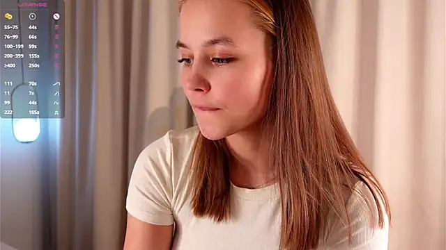 Snapshot of FalineDowlen chatting on December 15, 2024, 5:13 am FalineDowlen online show from December 15, 2024, 5:13 am