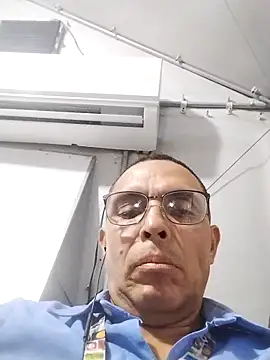 Snapshot of Alex011277 chatting on September 30, 2025, 12:59 am Alex011277 online show from September 30, 2025, 12:59 am