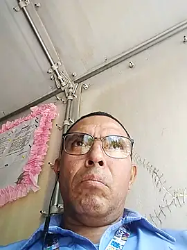 Snapshot of Alex011277 chatting on October 3, 2025, 3:53 pm Alex011277 online show from October 3, 2025, 3:53 pm