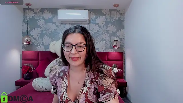 Snapshot of ZarifaBev chatting on December 16, 2024, 12:04 am ZarifaBev online show from December 16, 2024, 12:04 am