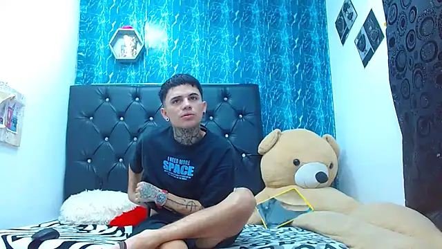 Snapshot of exotic_hot_couple chatting on March 9, 2025, 7:26 pm exotic hot couple online show from March 9, 2025, 7:26 pm