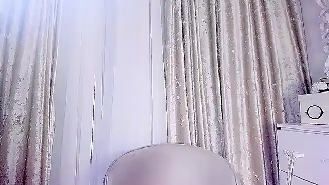 Snapshot of sweetdream_eva chatting on December 19, 2024, 12:45 am sweetdream eva online show from December 19, 2024, 12:45 am