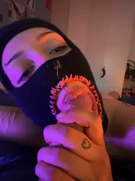 Snapshot of littlewitchxoxo chatting on February 22, 2025, 3:47 pm littlewitchxoxo online show from February 22, 2025, 3:47 pm