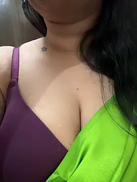 Snapshot of Akhi_Akshaya chatting on January 12, 2025, 6:38 pm Akhi Akshaya online show from January 12, 2025, 6:38 pm