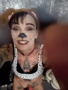 Snapshot of MommyMisfit chatting on October 2, 2025, 12:06 am MommyMisfit online show from October 2, 2025, 12:06 am