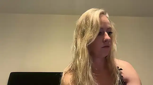 Snapshot of Emmy_frenchie chatting on January 2, 2025, 8:02 pm Emmy frenchie online show from January 2, 2025, 8:02 pm